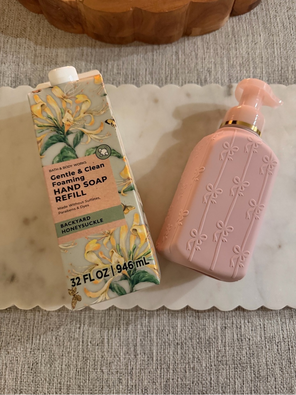 BBW PINK BOW SOAP DISPENSER, BACKYARD HONEYSUCKLE REFILL LARGE SET BUNDLE NEW